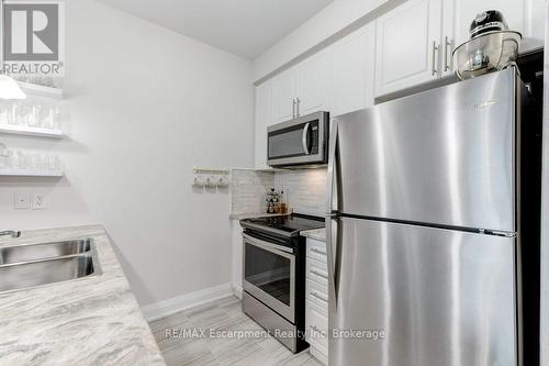 123 - 16 Concord Place, Grimsby (Grimsby Beach), ON - Indoor Photo Showing Kitchen With Double Sink