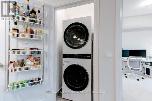 123 - 16 Concord Place, Grimsby (Grimsby Beach), ON - Indoor Photo Showing Laundry Room
