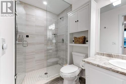 123 - 16 Concord Place, Grimsby (Grimsby Beach), ON - Indoor Photo Showing Bathroom