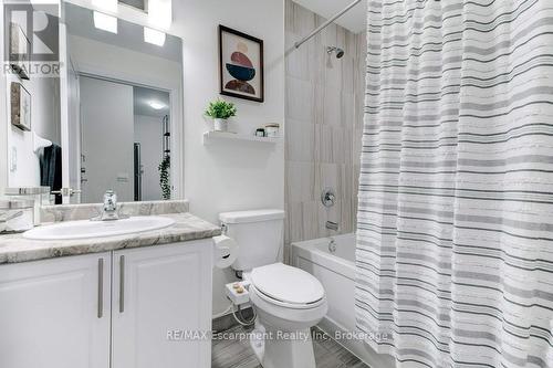123 - 16 Concord Place, Grimsby (Grimsby Beach), ON - Indoor Photo Showing Bathroom