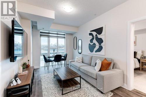 123 - 16 Concord Place, Grimsby (Grimsby Beach), ON - Indoor Photo Showing Living Room