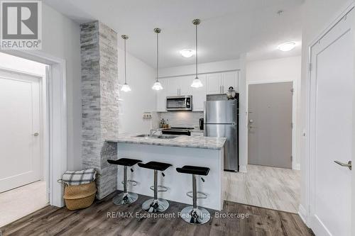123 - 16 Concord Place, Grimsby (Grimsby Beach), ON - Indoor Photo Showing Kitchen With Upgraded Kitchen