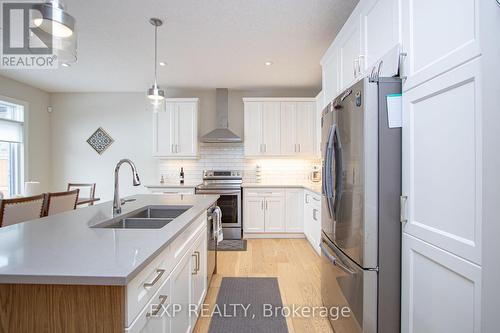 3291 Regiment Road, London South (South V), ON - Indoor Photo Showing Kitchen With Double Sink With Upgraded Kitchen
