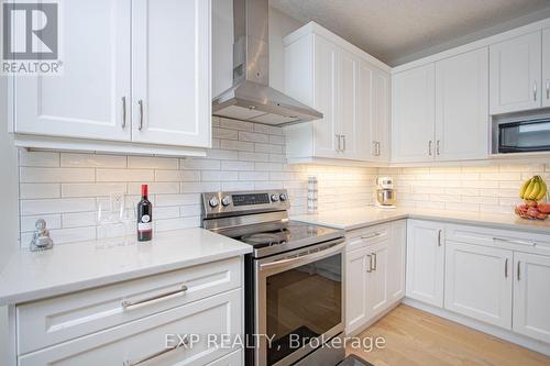 3291 Regiment Road, London South (South V), ON - Indoor Photo Showing Kitchen