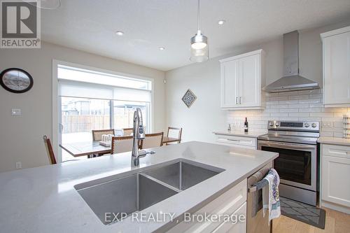 3291 Regiment Road, London South (South V), ON - Indoor Photo Showing Kitchen With Double Sink