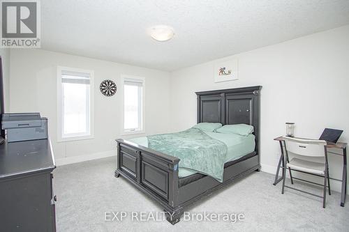 3291 Regiment Road, London South (South V), ON - Indoor Photo Showing Bedroom