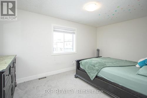 3291 Regiment Road, London South (South V), ON - Indoor Photo Showing Bedroom