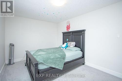 3291 Regiment Road, London South (South V), ON - Indoor Photo Showing Bedroom