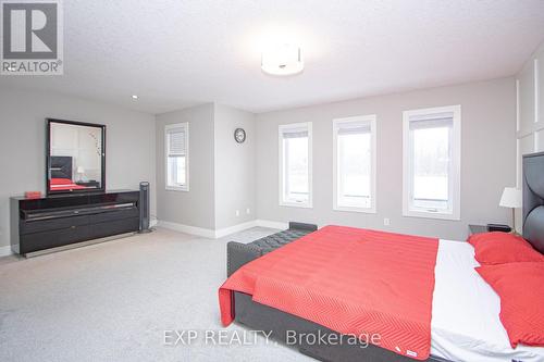 3291 Regiment Road, London South (South V), ON - Indoor Photo Showing Bedroom