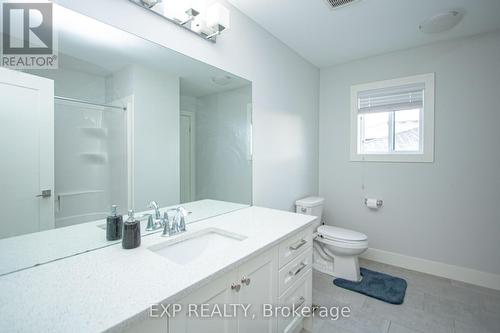 3291 Regiment Road, London South (South V), ON - Indoor Photo Showing Bathroom