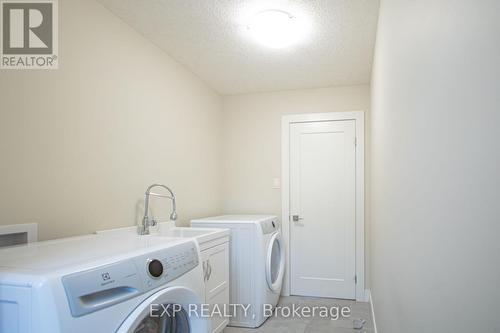 3291 Regiment Road, London South (South V), ON - Indoor Photo Showing Laundry Room