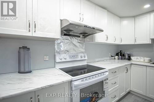3291 Regiment Road, London South (South V), ON - Indoor Photo Showing Kitchen