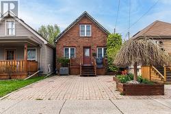 14 CAMBRIDGE AVENUE  Hamilton, ON L8H 1T5