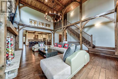 9 Windrose Valley Boulevard, Clearview, ON - Indoor Photo Showing Other Room