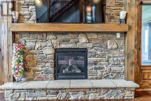 9 Windrose Valley Boulevard, Clearview, ON - Indoor Photo Showing Living Room With Fireplace