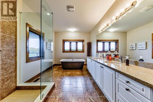 9 Windrose Valley Boulevard, Clearview, ON - Indoor Photo Showing Bathroom