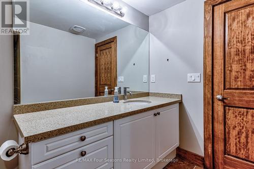 9 Windrose Valley Boulevard, Clearview, ON - Indoor Photo Showing Bathroom