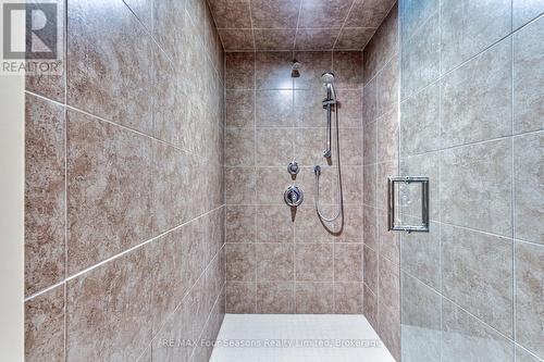 9 Windrose Valley Boulevard, Clearview, ON - Indoor Photo Showing Bathroom