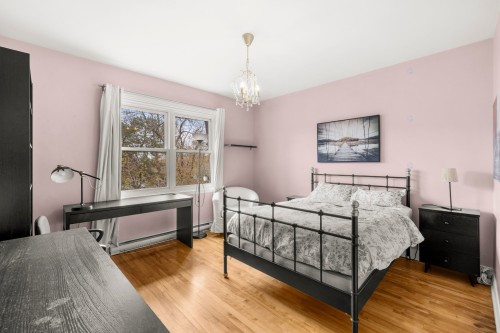 Chambre à coucher - 5992 Rue Dolbeau, Montréal (Côte-Des-Neiges/Notre-Dame-De-Grâce), QC - Indoor Photo Showing Bedroom