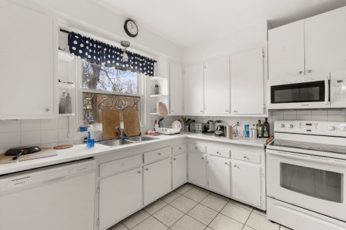 Cuisine - 5992 Rue Dolbeau, Montréal (Côte-Des-Neiges/Notre-Dame-De-Grâce), QC - Indoor Photo Showing Kitchen With Double Sink