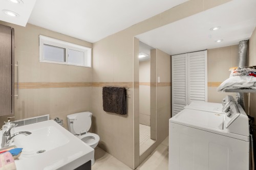 Bathroom - 5994 Rue Dolbeau, Montréal (Côte-Des-Neiges/Notre-Dame-De-Grâce), QC - Indoor