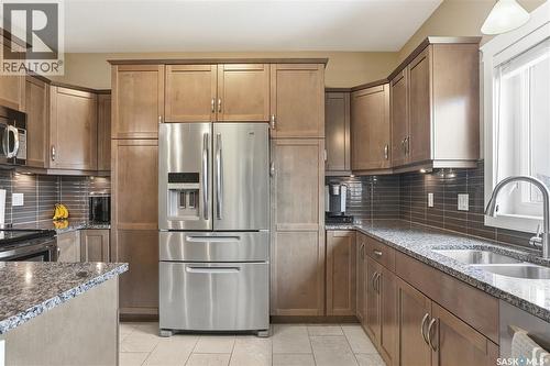 416 Golden Willow Way, Warman, SK - Indoor Photo Showing Kitchen With Double Sink With Upgraded Kitchen