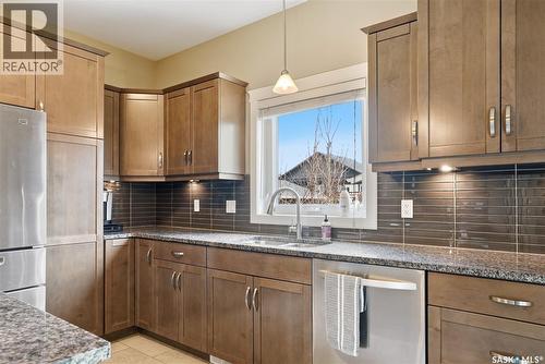 416 Golden Willow Way, Warman, SK - Indoor Photo Showing Kitchen With Upgraded Kitchen