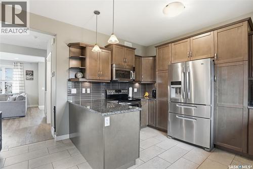 416 Golden Willow Way, Warman, SK - Indoor Photo Showing Kitchen With Upgraded Kitchen