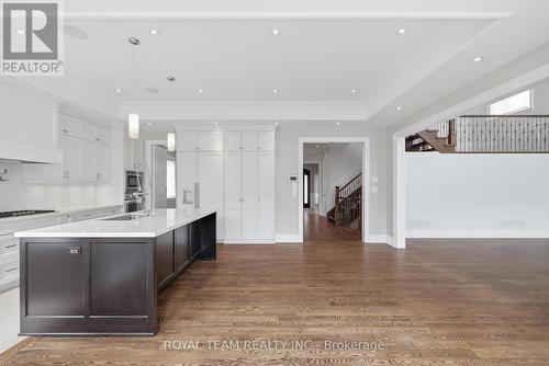 130 Elmwood Avenue, Richmond Hill, ON - Indoor Photo Showing Kitchen With Double Sink With Upgraded Kitchen