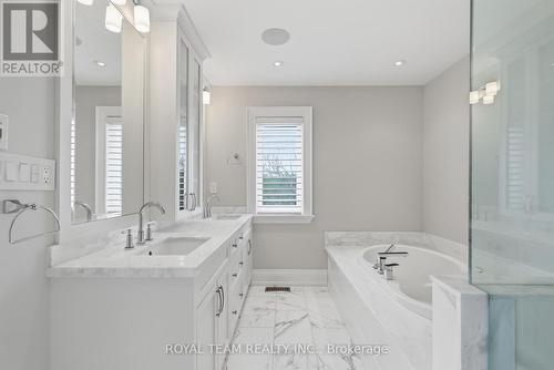 130 Elmwood Avenue, Richmond Hill, ON - Indoor Photo Showing Bathroom