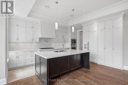 130 Elmwood Avenue, Richmond Hill, ON - Indoor Photo Showing Kitchen With Upgraded Kitchen