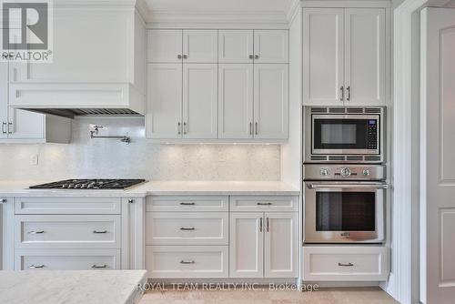 130 Elmwood Avenue, Richmond Hill, ON - Indoor Photo Showing Kitchen
