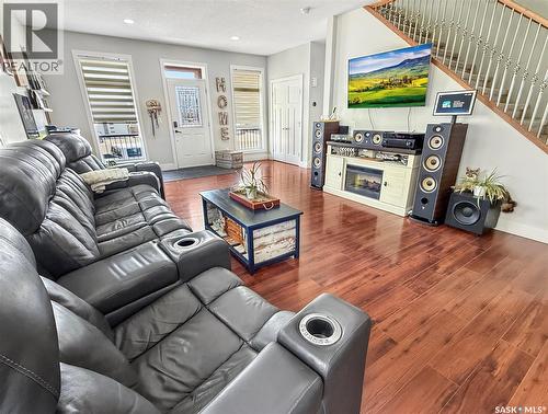 137 Valley Park Place, Swift Current, SK - Indoor Photo Showing Living Room