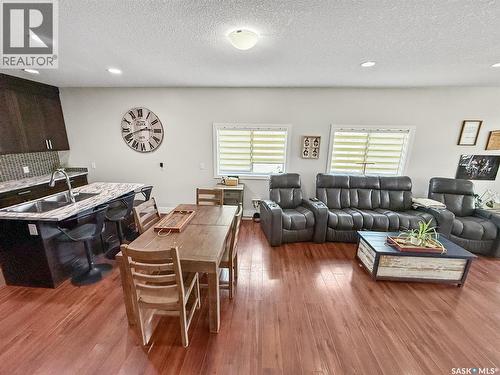 137 Valley Park Place, Swift Current, SK - Indoor Photo Showing Living Room