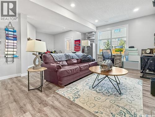 137 Valley Park Place, Swift Current, SK - Indoor Photo Showing Living Room