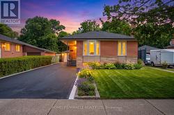 92 TAYSHAM CRESCENT Toronto, ON M9V 1X3