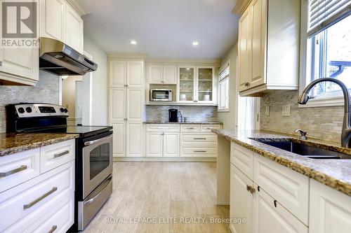 7113 Tamar Road, Mississauga, ON - Indoor Photo Showing Kitchen With Double Sink With Upgraded Kitchen