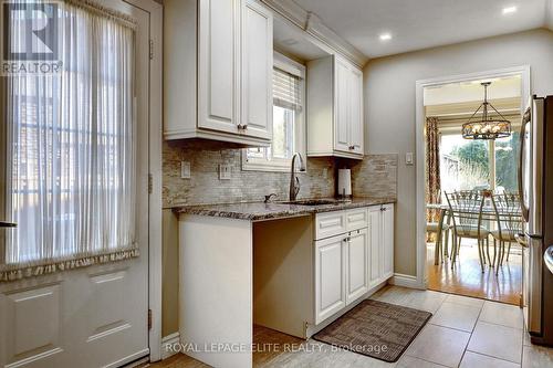 7113 Tamar Road, Mississauga, ON - Indoor Photo Showing Kitchen