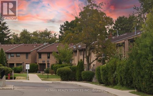 50 - 2605 WOODCHESTER DRIVE  Mississauga, ON L5K 2E3