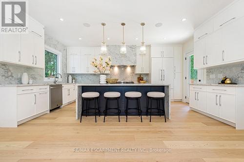 1618 Dogwood Trail, Mississauga, ON - Indoor Photo Showing Kitchen With Upgraded Kitchen
