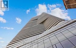 716 - 11 WELLESLEY STREET W Toronto, ON M4Y 1E8