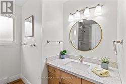 Main bathroom - 