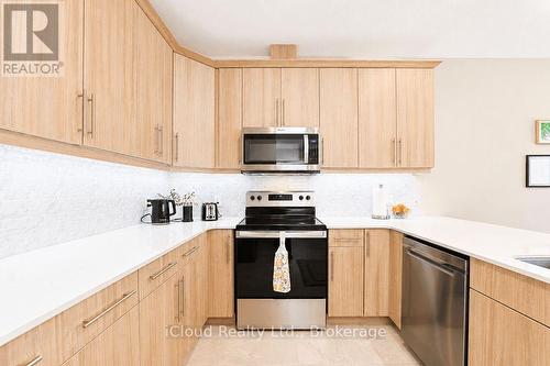 40 - 745 Chelton Road, London South, ON - Indoor Photo Showing Kitchen With Upgraded Kitchen