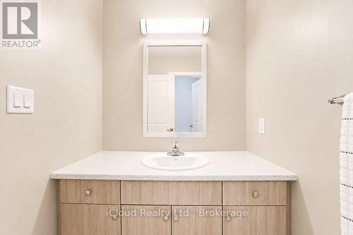 40 - 745 Chelton Road, London South, ON - Indoor Photo Showing Bathroom