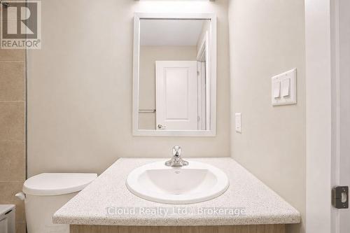 40 - 745 Chelton Road, London South, ON - Indoor Photo Showing Bathroom