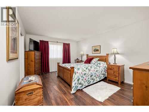 615 Glenmeadows Road Unit# 49, Kelowna, BC - Indoor Photo Showing Bedroom