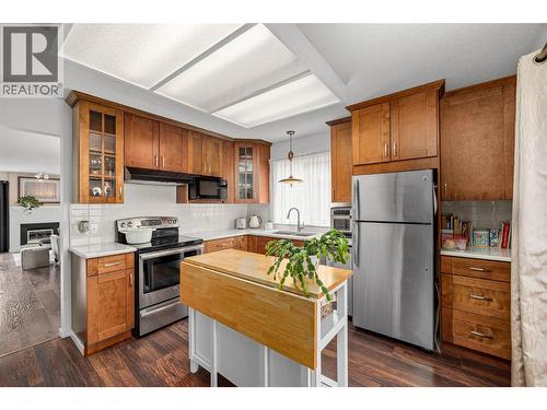 615 Glenmeadows Road Unit# 49, Kelowna, BC - Indoor Photo Showing Kitchen