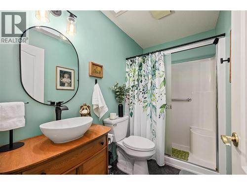 615 Glenmeadows Road Unit# 49, Kelowna, BC - Indoor Photo Showing Bathroom