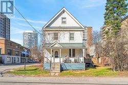 388 BERKLEY AVENUE  Ottawa, ON K2A 2G7