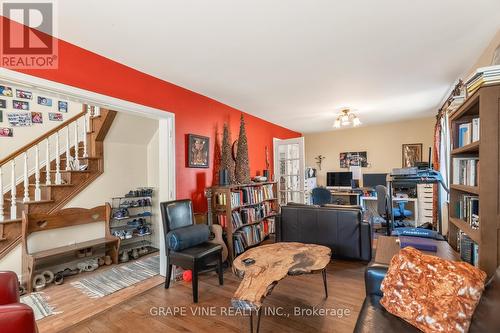 388 Berkley Avenue, Ottawa, ON - Indoor Photo Showing Living Room